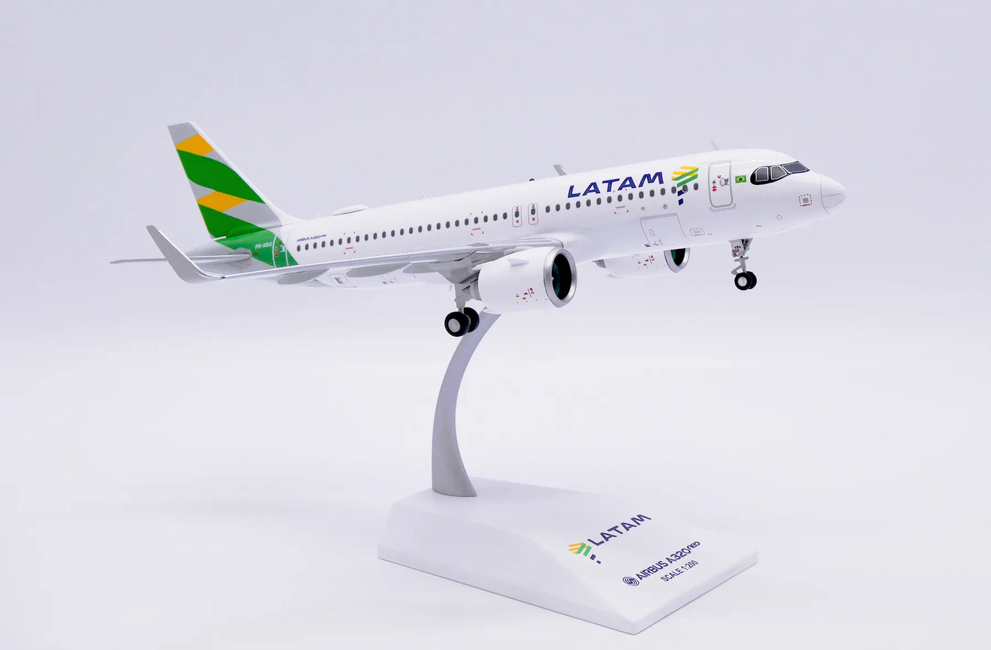 JC WINGS A320NEO LATAM "BRAZIL FLAG" REG: PR-XBG