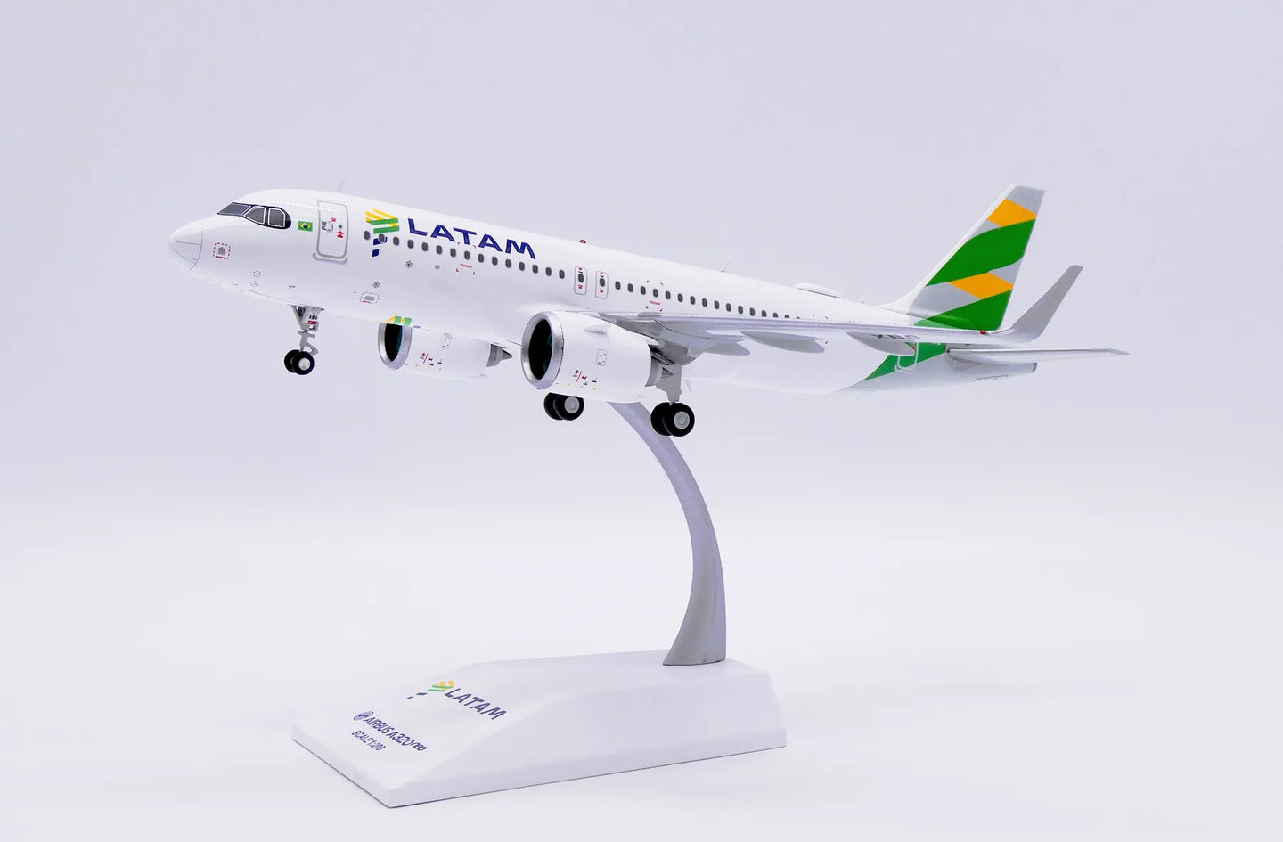 JC WINGS A320NEO LATAM "BRAZIL FLAG" REG: PR-XBG
