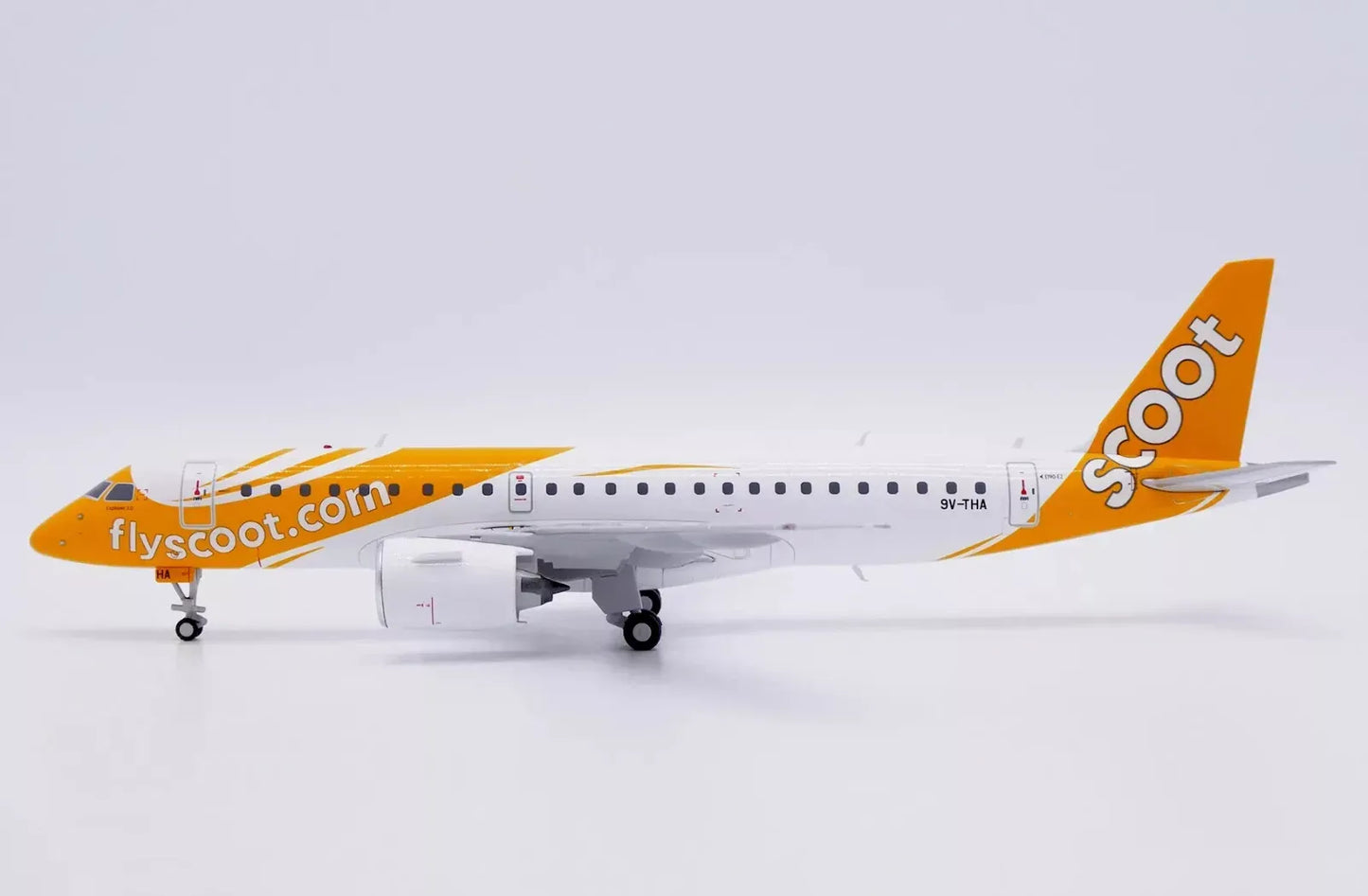 JC WINGS EMBRAER E190-E2 SCOOT REG: 9V-THA