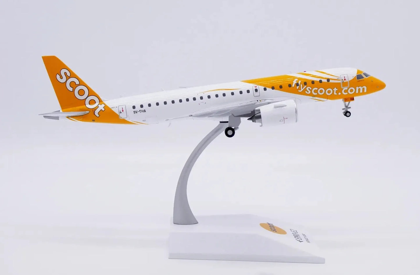JC WINGS EMBRAER E190-E2 SCOOT REG: 9V-THA