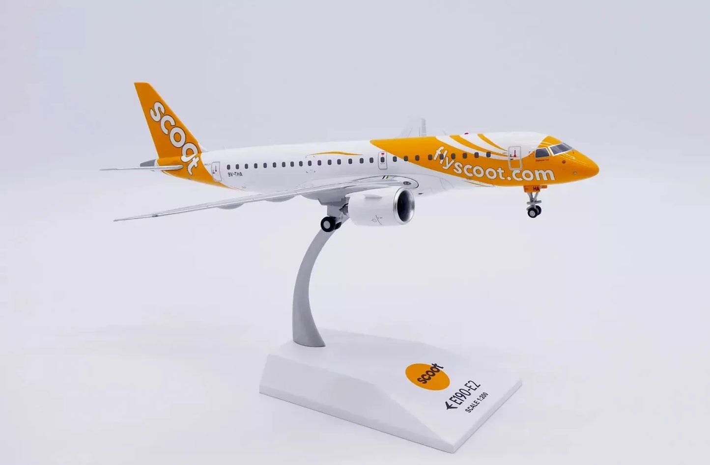 JC WINGS EMBRAER E190-E2 SCOOT REG: 9V-THA