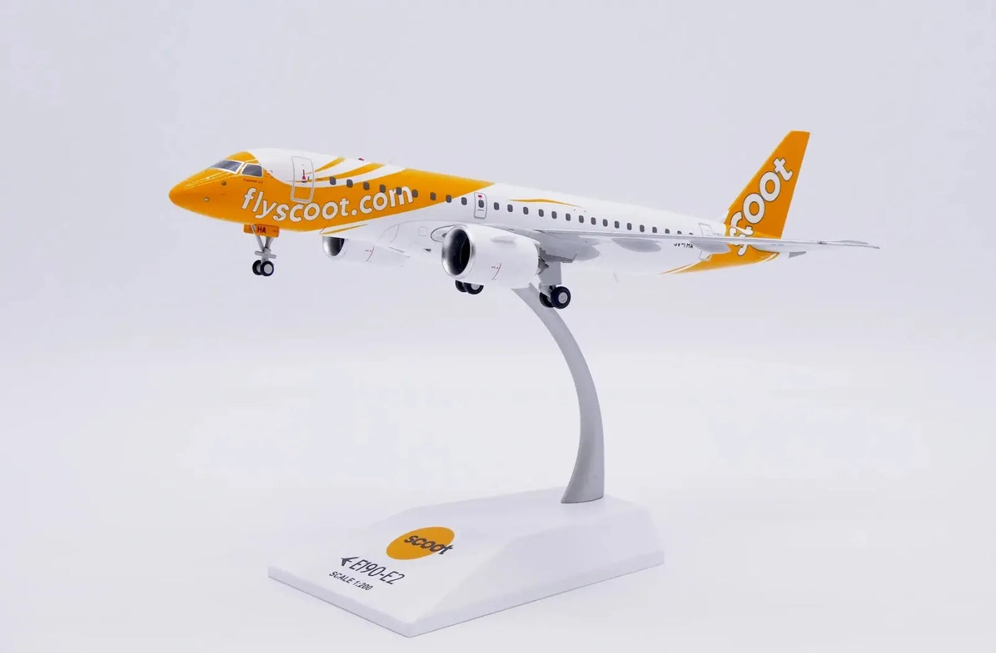 JC WINGS EMBRAER E190-E2 SCOOT REG: 9V-THA