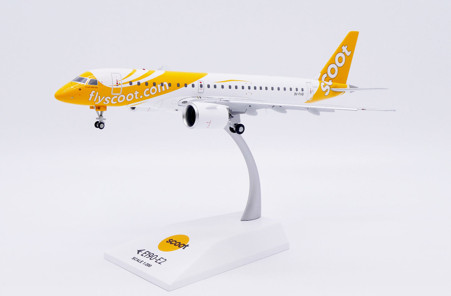 JC WINGS E190-E2 SCOOT (FLAPS DOWN) REG: 9V-THB