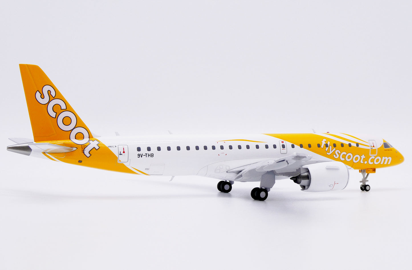 JC WINGS E190-E2 SCOOT (FLAPS DOWN) REG: 9V-THB