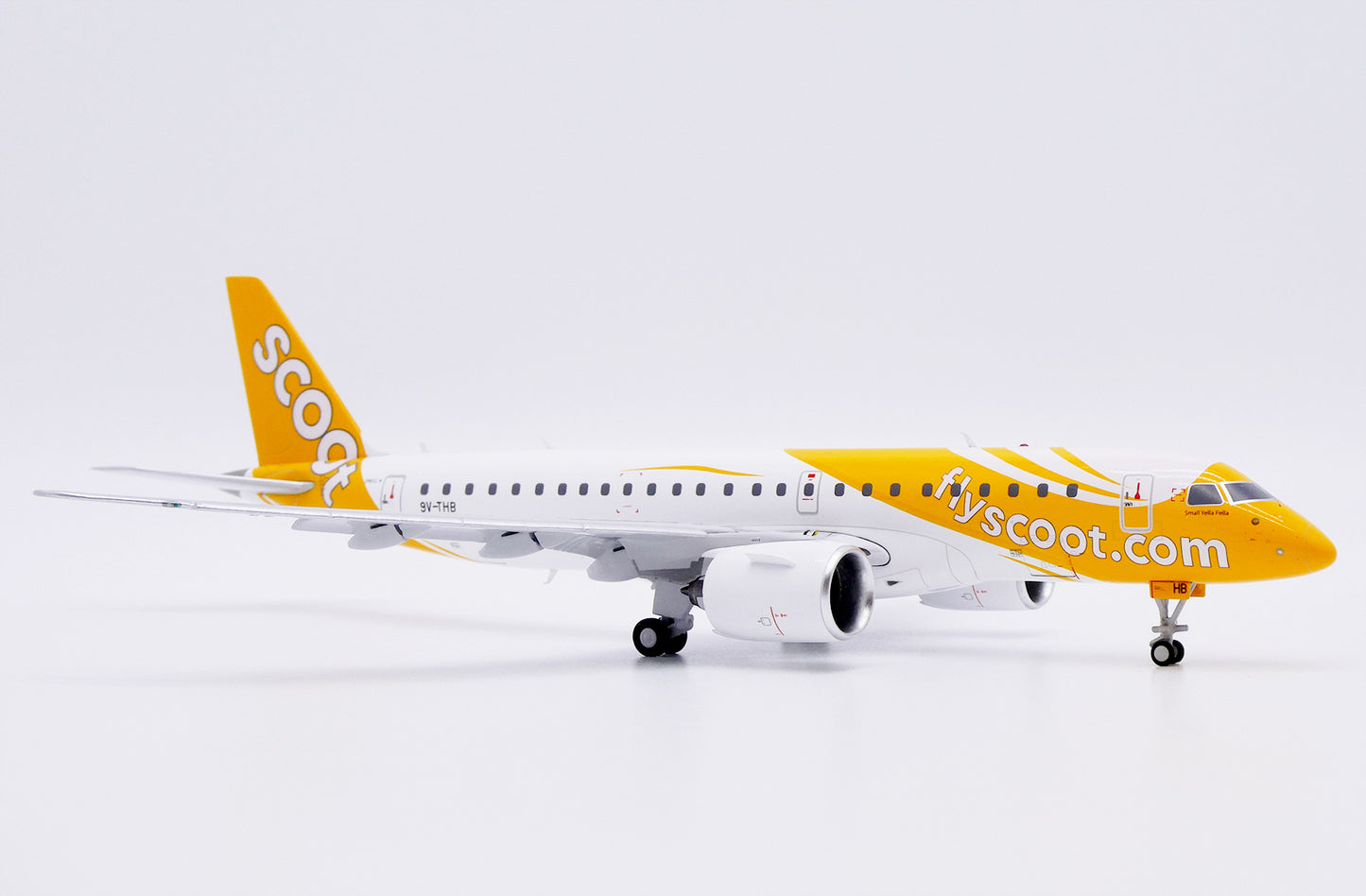 JC WINGS E190-E2 SCOOT (FLAPS DOWN) REG: 9V-THB
