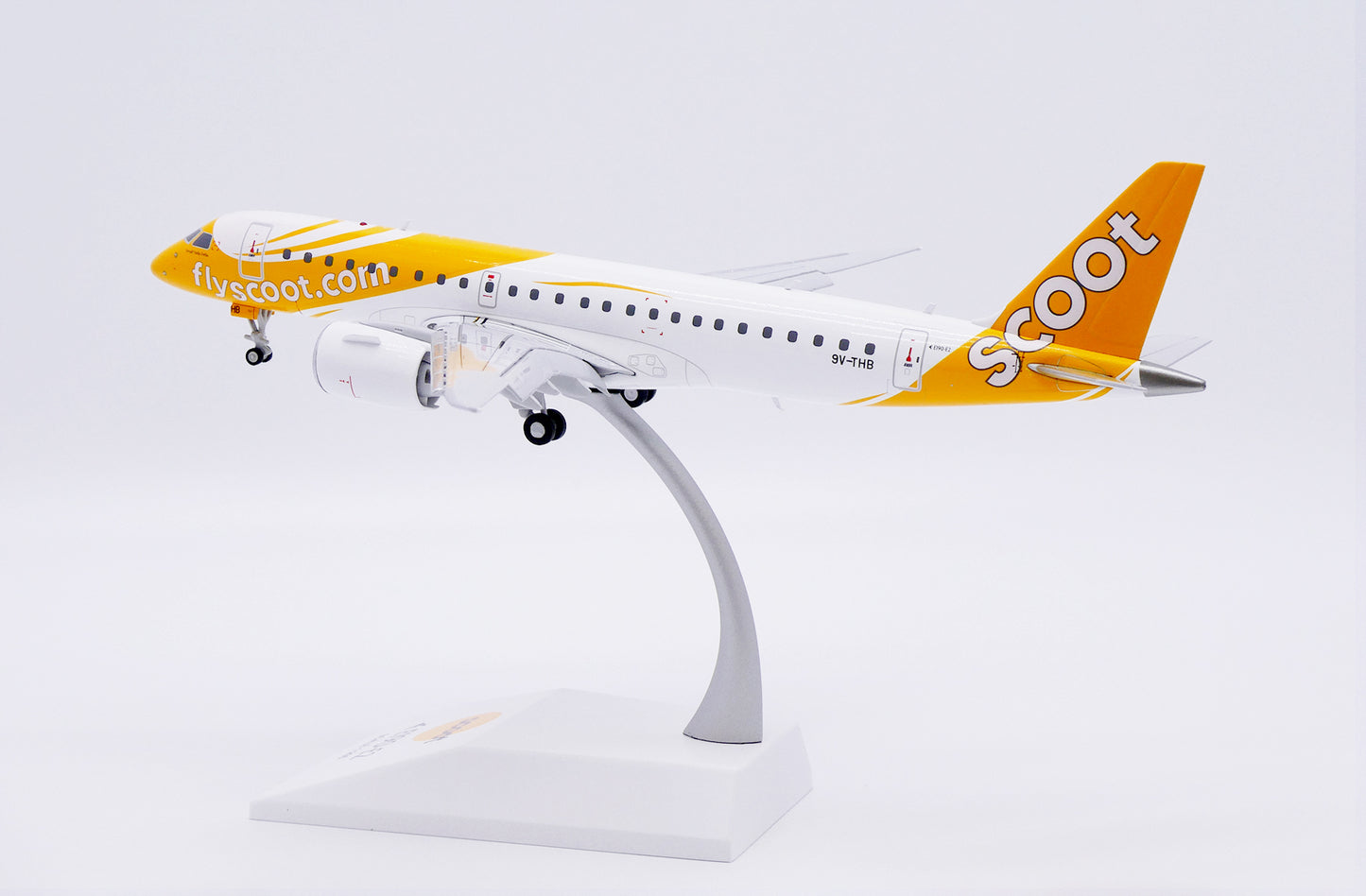 JC WINGS E190-E2 SCOOT (FLAPS DOWN) REG: 9V-THB