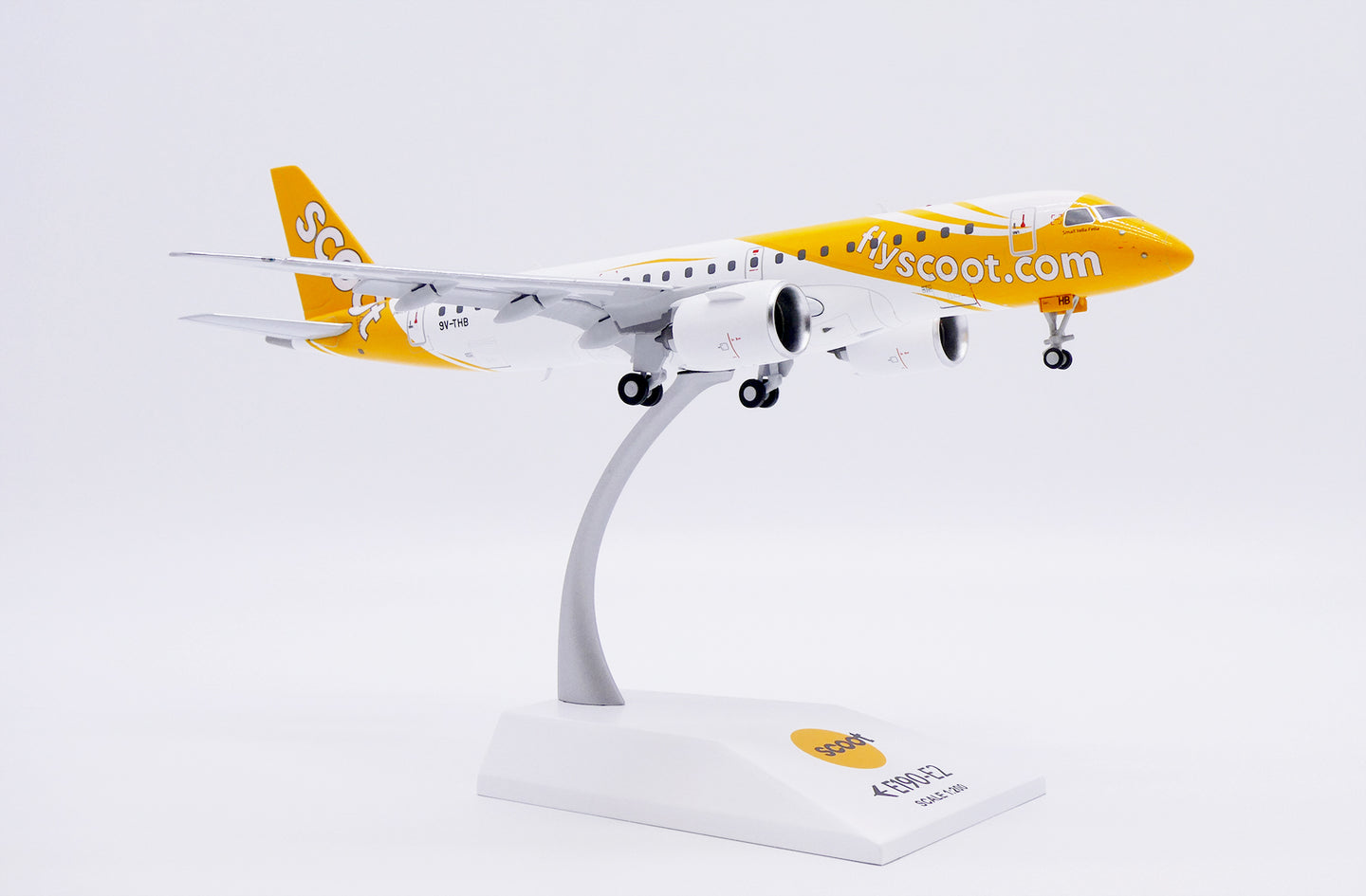 JC WINGS E190-E2 SCOOT (FLAPS DOWN) REG: 9V-THB