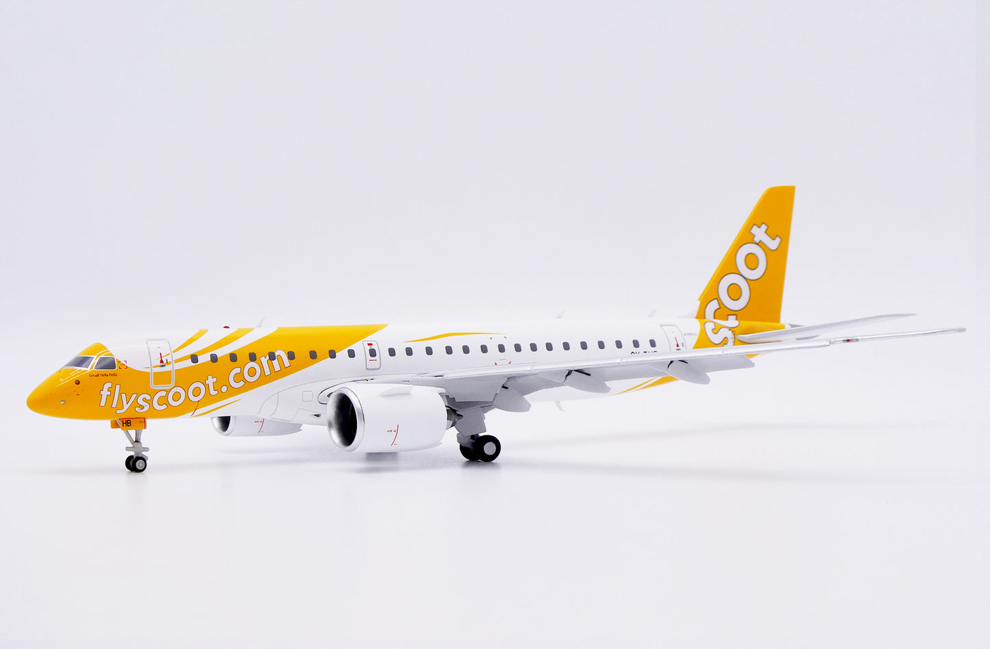 JC WINGS E190-E2 SCOOT (FLAPS DOWN) REG: 9V-THB