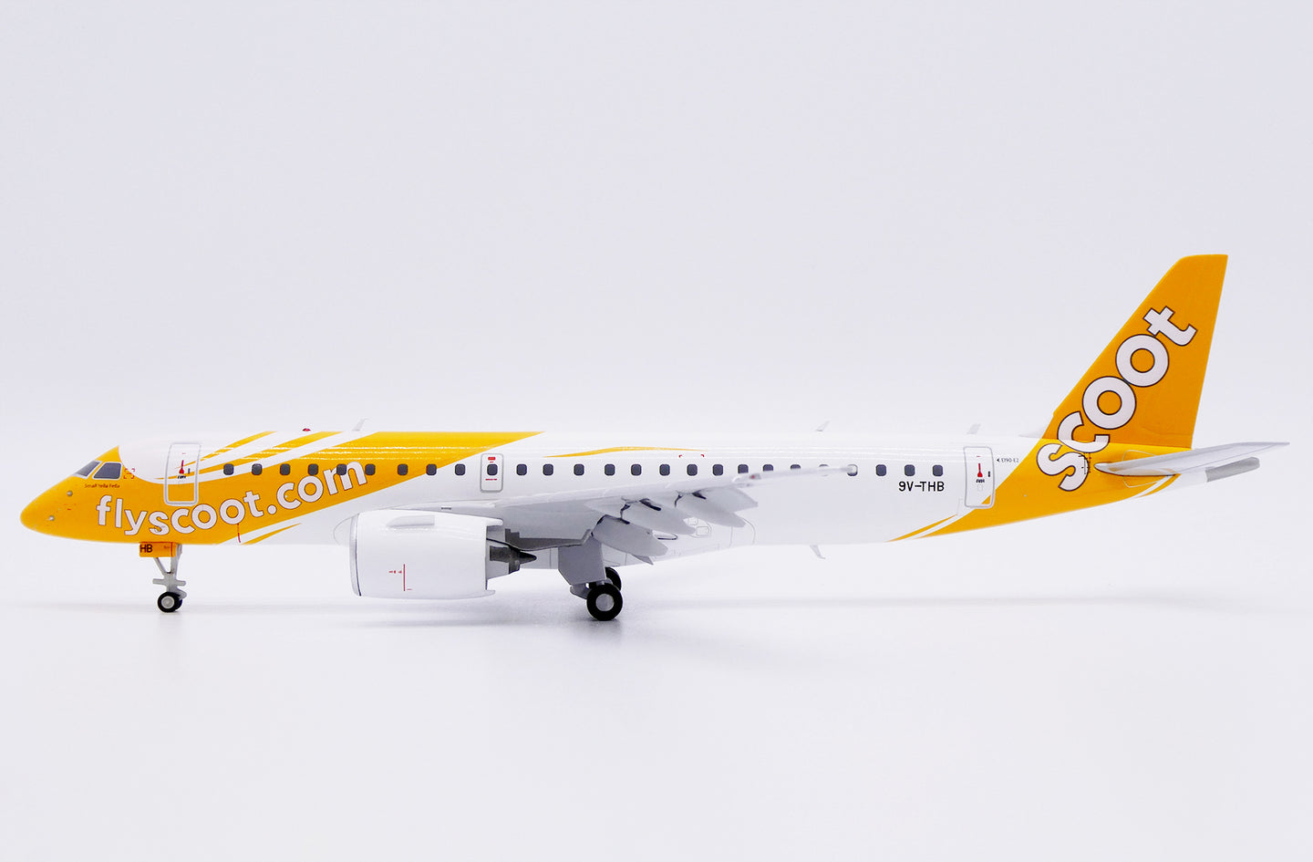 JC WINGS E190-E2 SCOOT (FLAPS DOWN) REG: 9V-THB