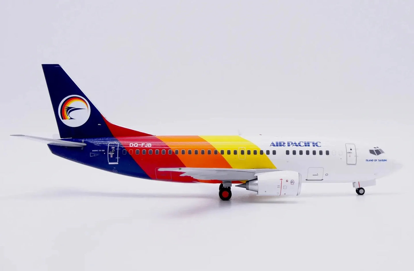JC WINGS B737-500 AIR PACIFIC "OLD LOGO" REG: DQ-FJB