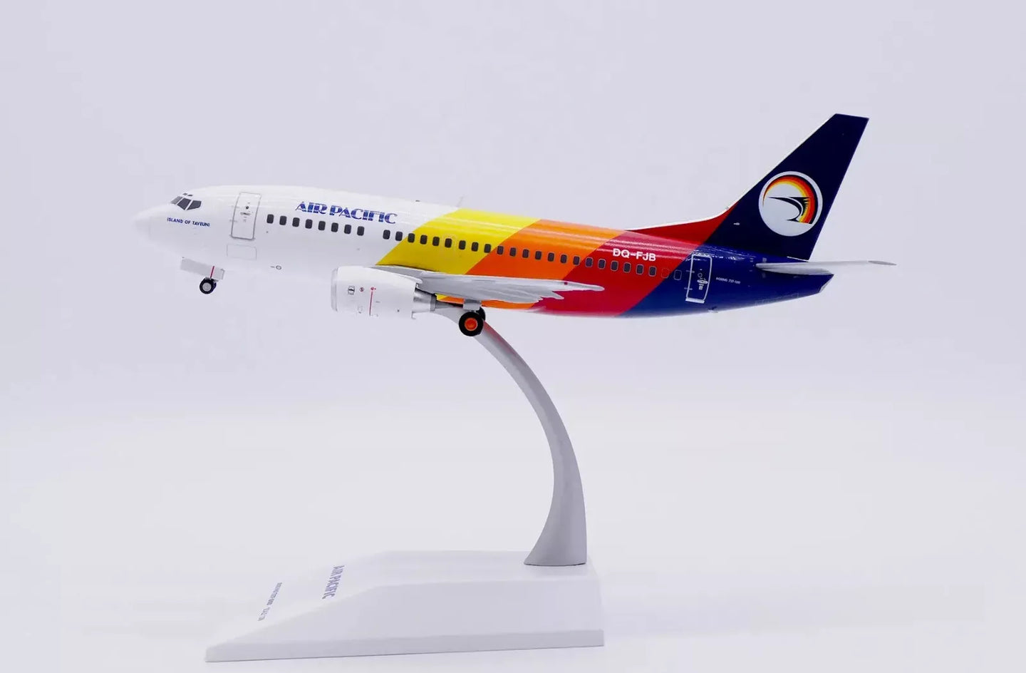 JC WINGS B737-500 AIR PACIFIC "OLD LOGO" REG: DQ-FJB