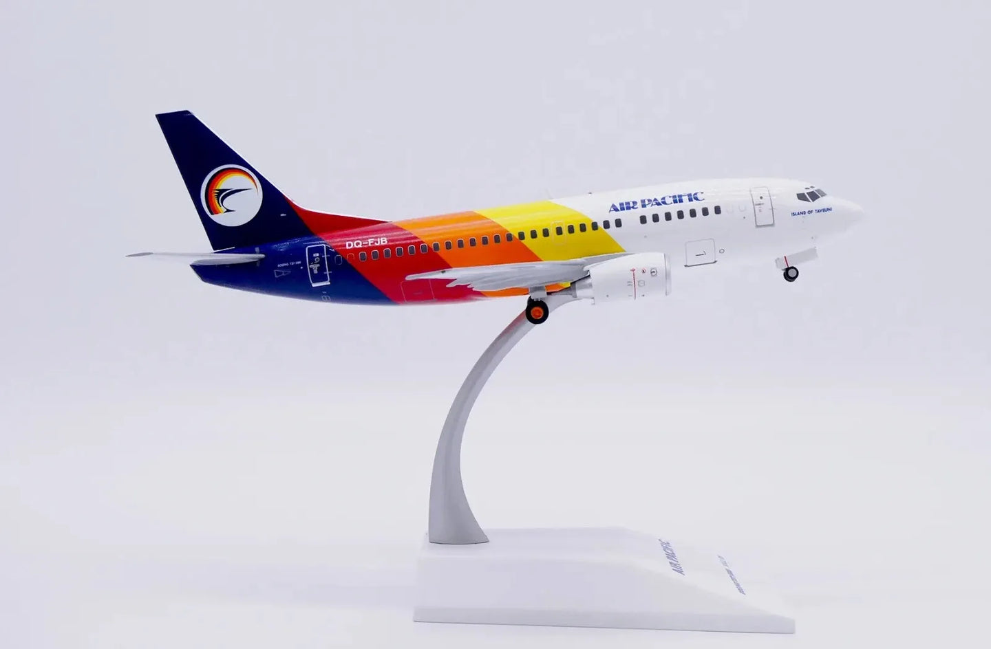 JC WINGS B737-500 AIR PACIFIC "OLD LOGO" REG: DQ-FJB