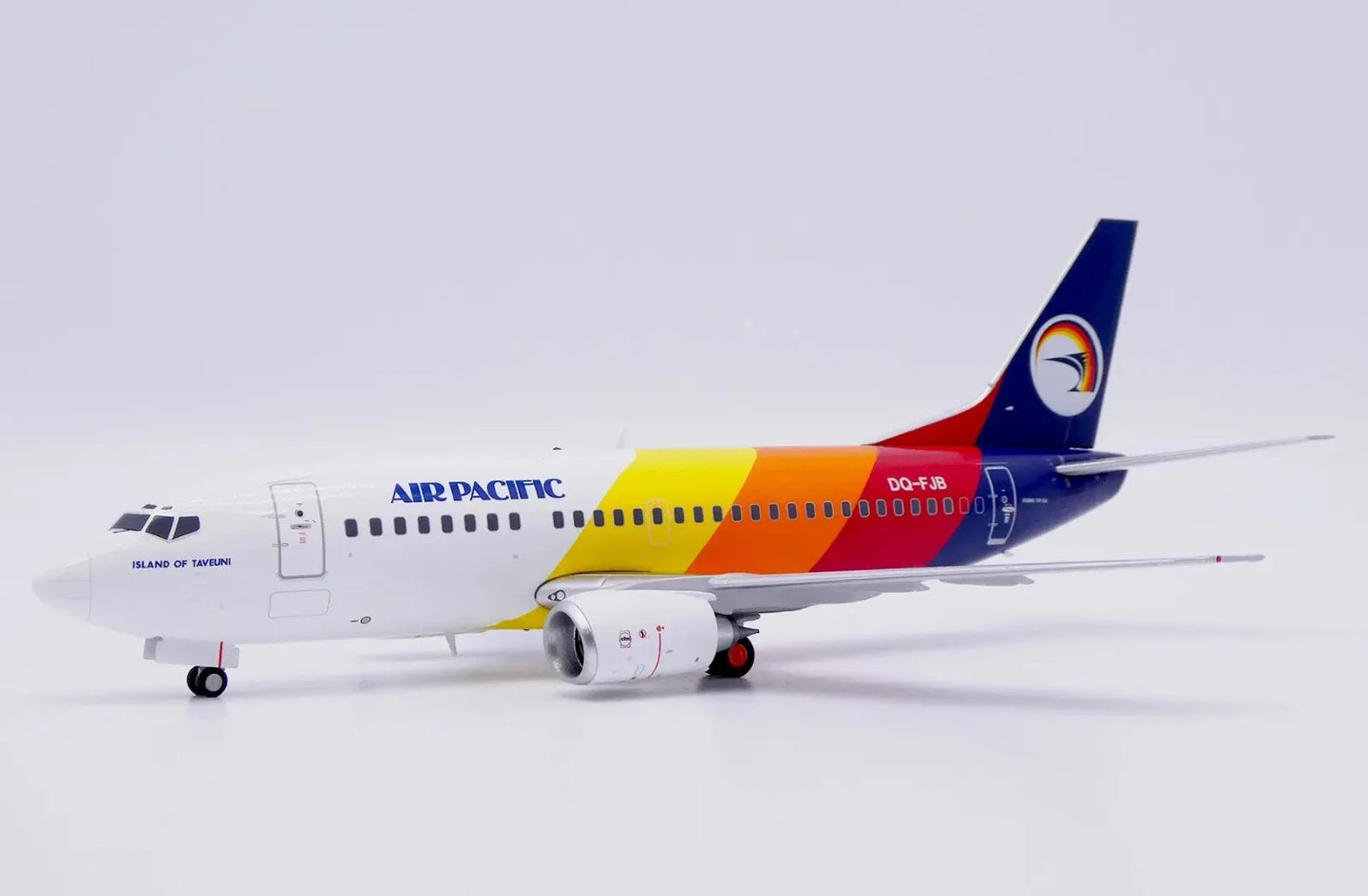 JC WINGS B737-500 AIR PACIFIC "OLD LOGO" REG: DQ-FJB