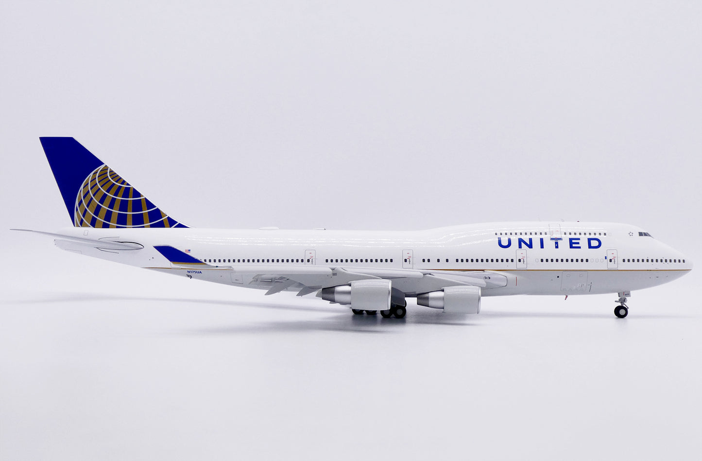 JC WINGS B747-400 UNITED AIRLINES (FLAPS DOWN) REG: N175UA