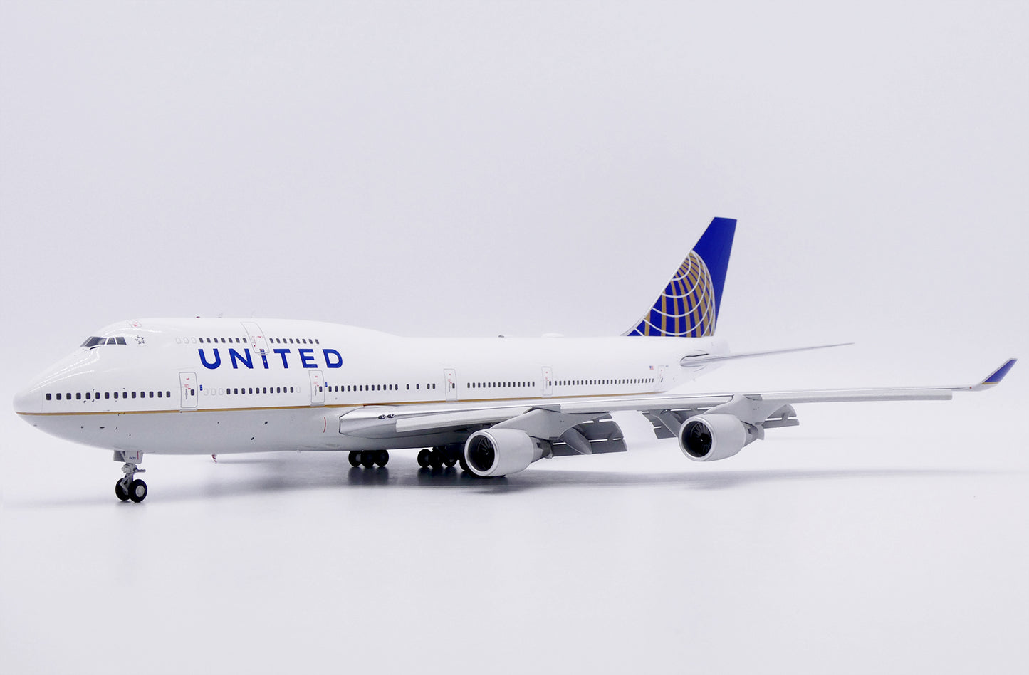 JC WINGS B747-400 UNITED AIRLINES (FLAPS DOWN) REG: N175UA