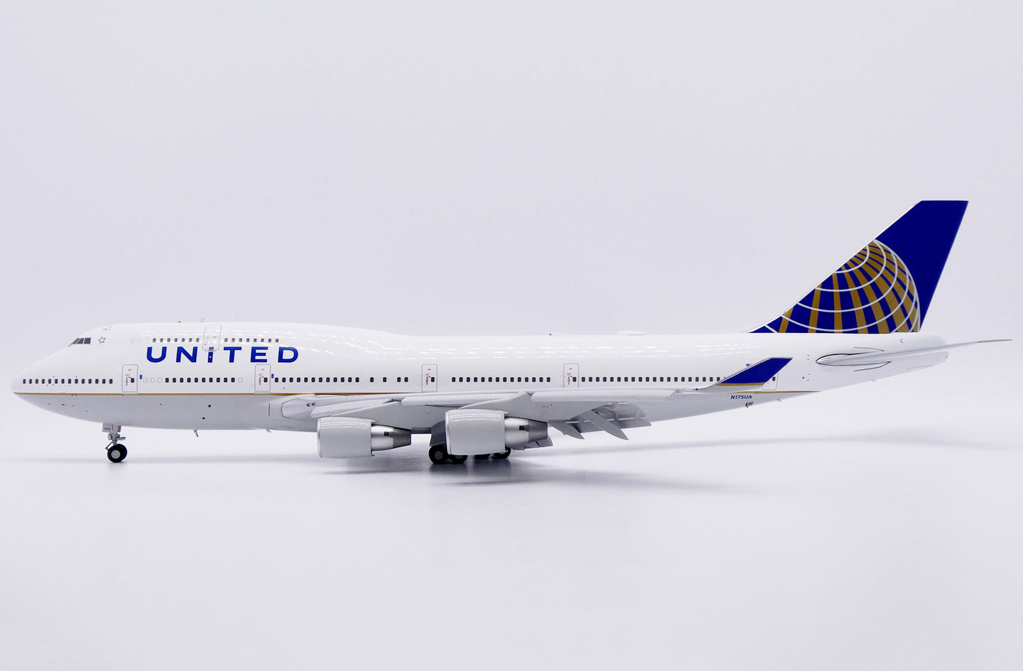 JC WINGS B747-400 UNITED AIRLINES (FLAPS DOWN) REG: N175UA