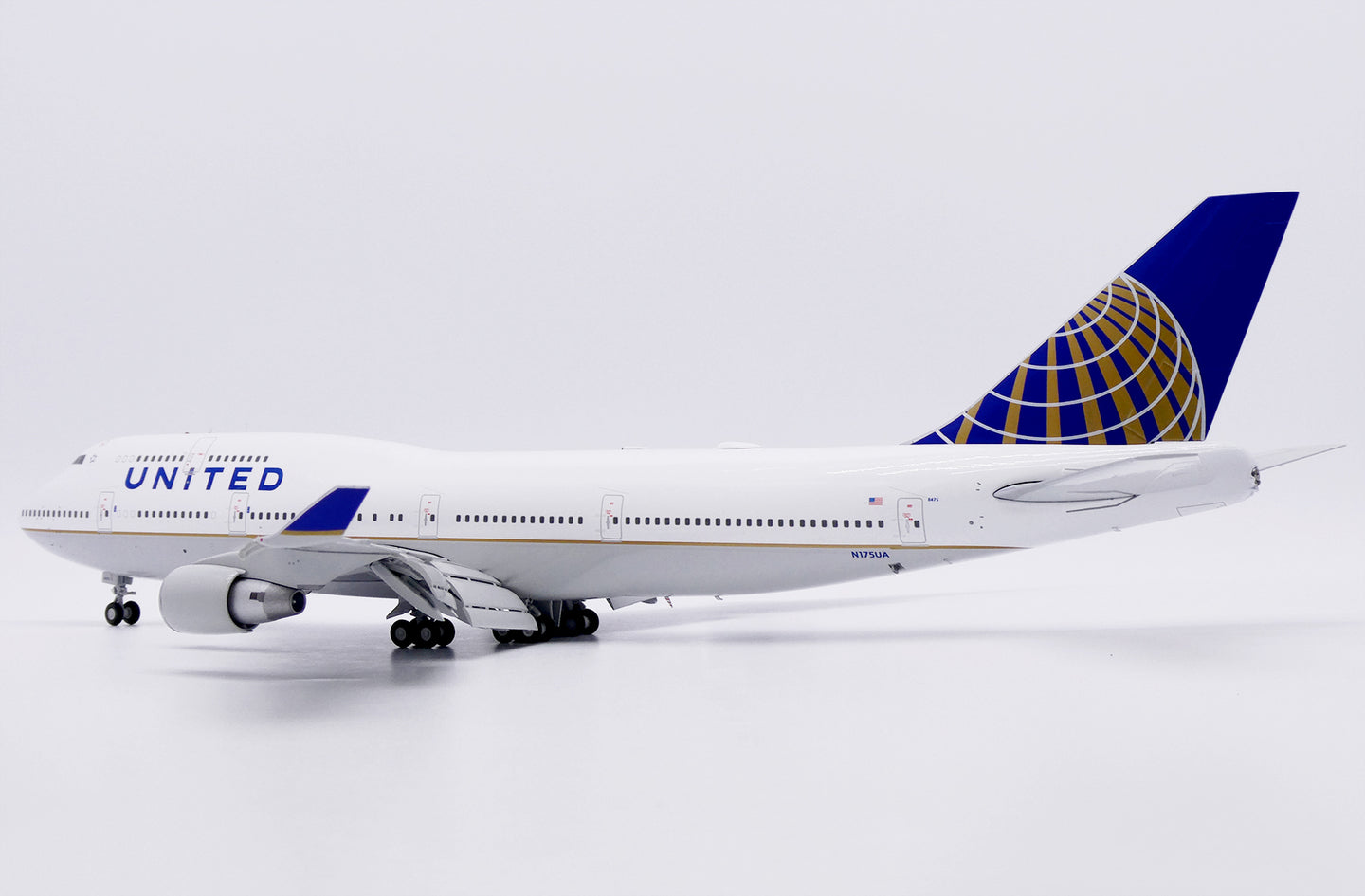 JC WINGS B747-400 UNITED AIRLINES (FLAPS DOWN) REG: N175UA