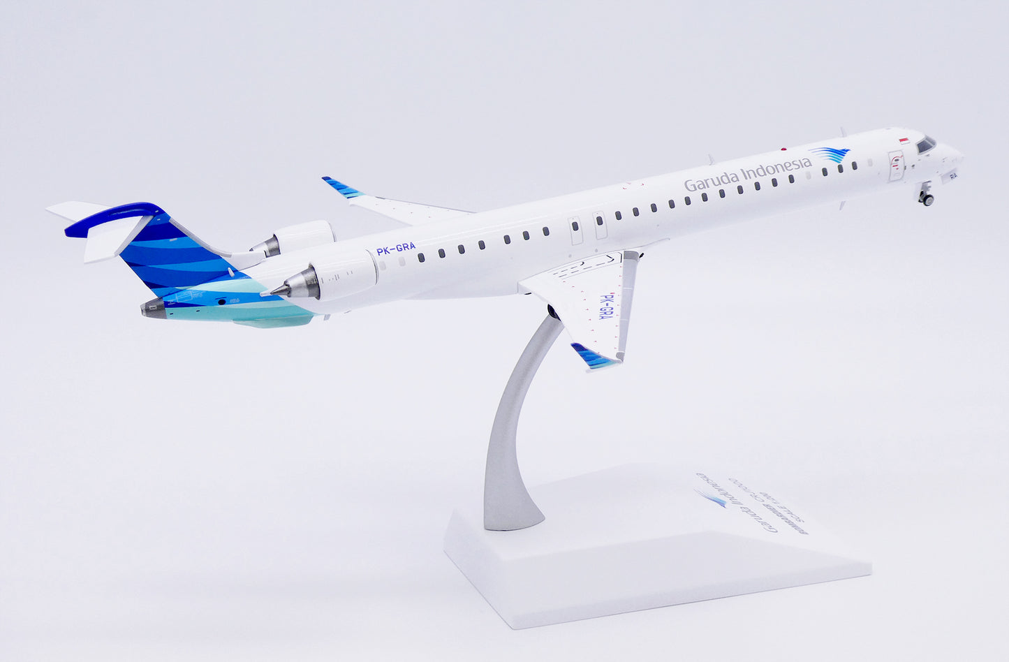 JC WINGS CRJ-1000ER GARUDA INDONESIA REG: PK-GRA