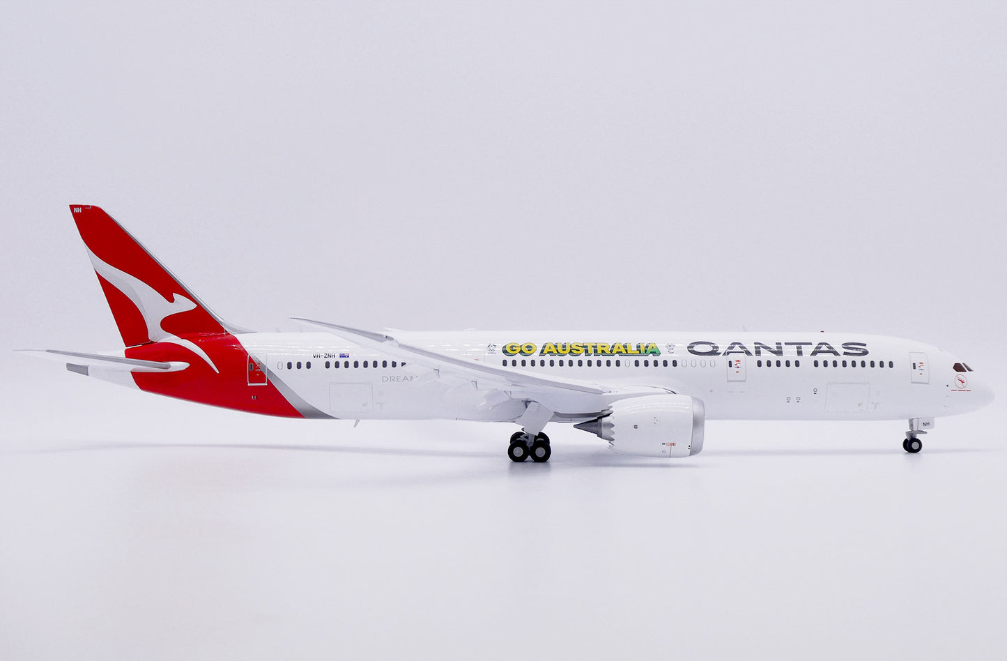 JC WINGS B787-9 DREAMLINER QANTAS "GO AUSTRALIA" (FLAPS DOWN) REG: VH-ZNH