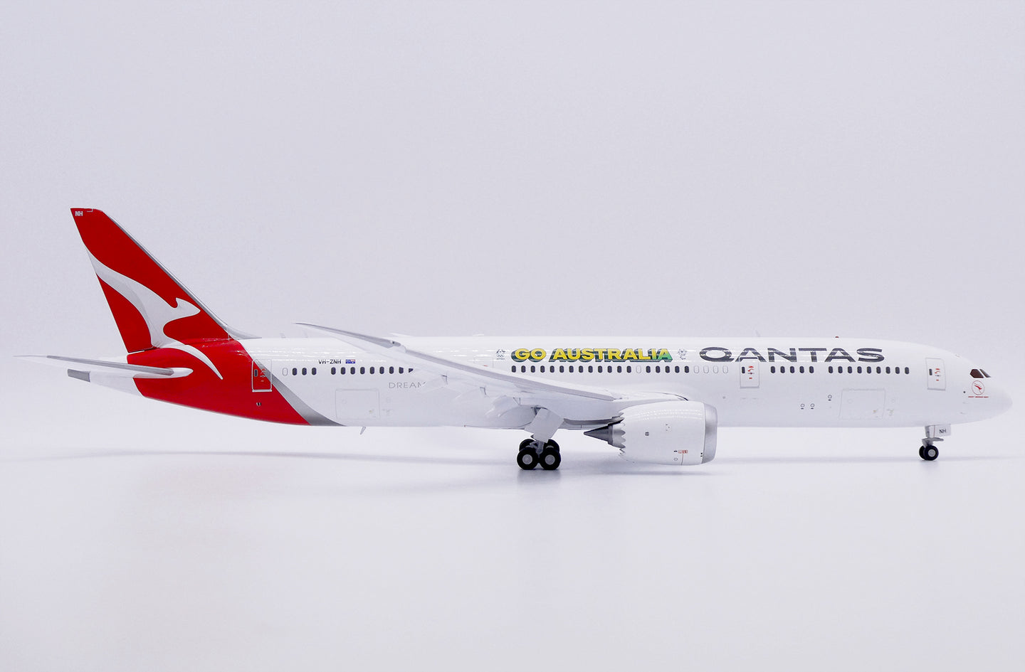 JC WINGS B787-9 DREAMLINER QANTAS "GO AUSTRALIA" (FLAPS DOWN) REG: VH-ZNH