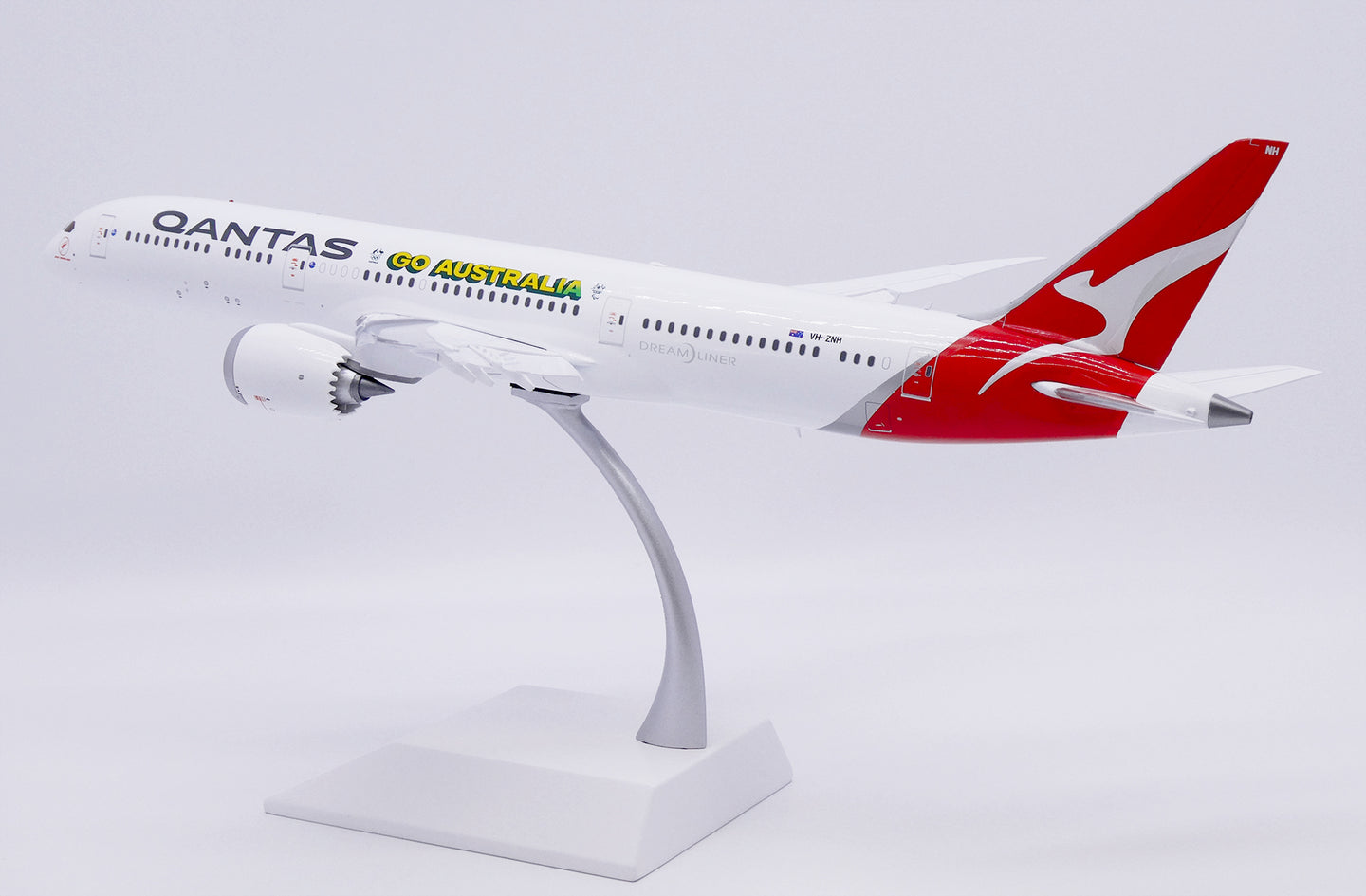 JC WINGS B787-9 DREAMLINER QANTAS "GO AUSTRALIA" (FLAPS DOWN) REG: VH-ZNH