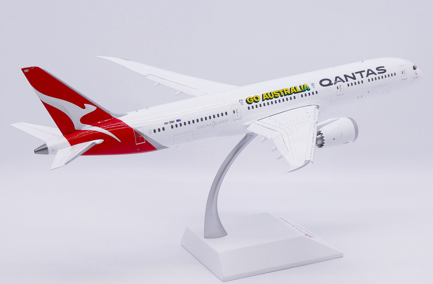 JC WINGS B787-9 DREAMLINER QANTAS "GO AUSTRALIA" (FLAPS DOWN) REG: VH-ZNH