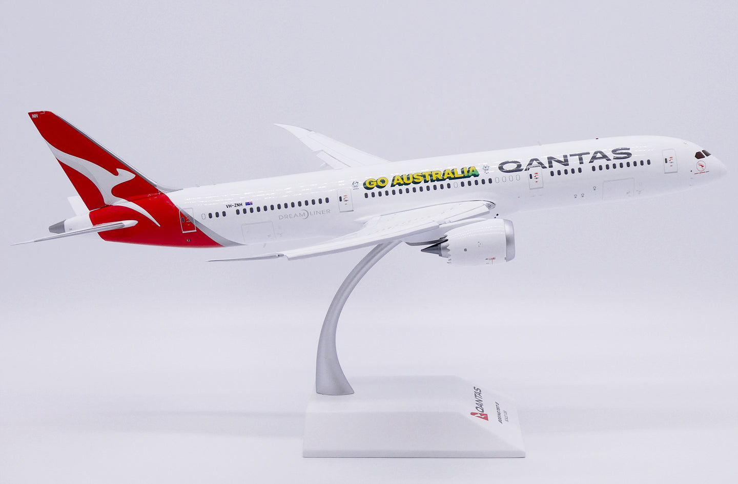 JC WINGS B787-9 DREAMLINER QANTAS "GO AUSTRALIA" (FLAPS DOWN) REG: VH-ZNH