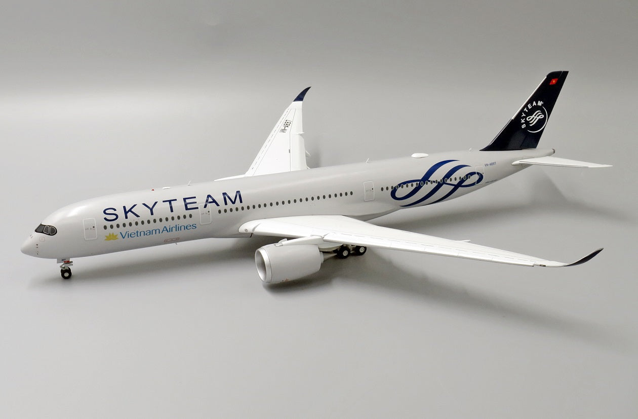 JC WINGS A350-900XWB VIETNAM AIRLINES "SKYTEAM LIVERY" (FLAPS DOWN) REG: VN-A897