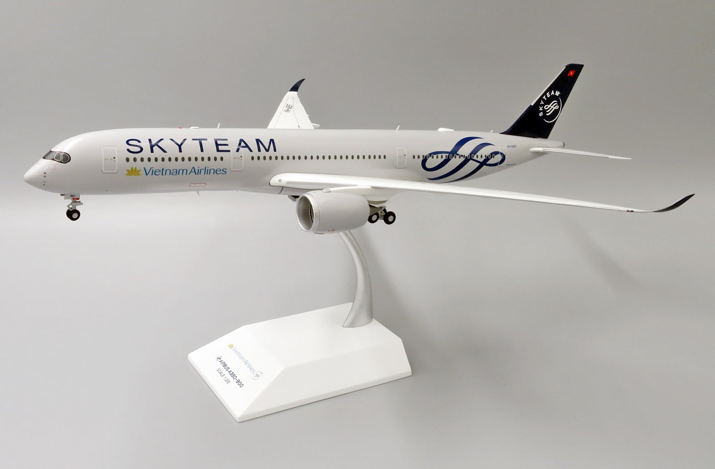 JC WINGS A350-900 VIETNAM AIRLINES "SKYTEAM LIVERY" REG: VN-A897