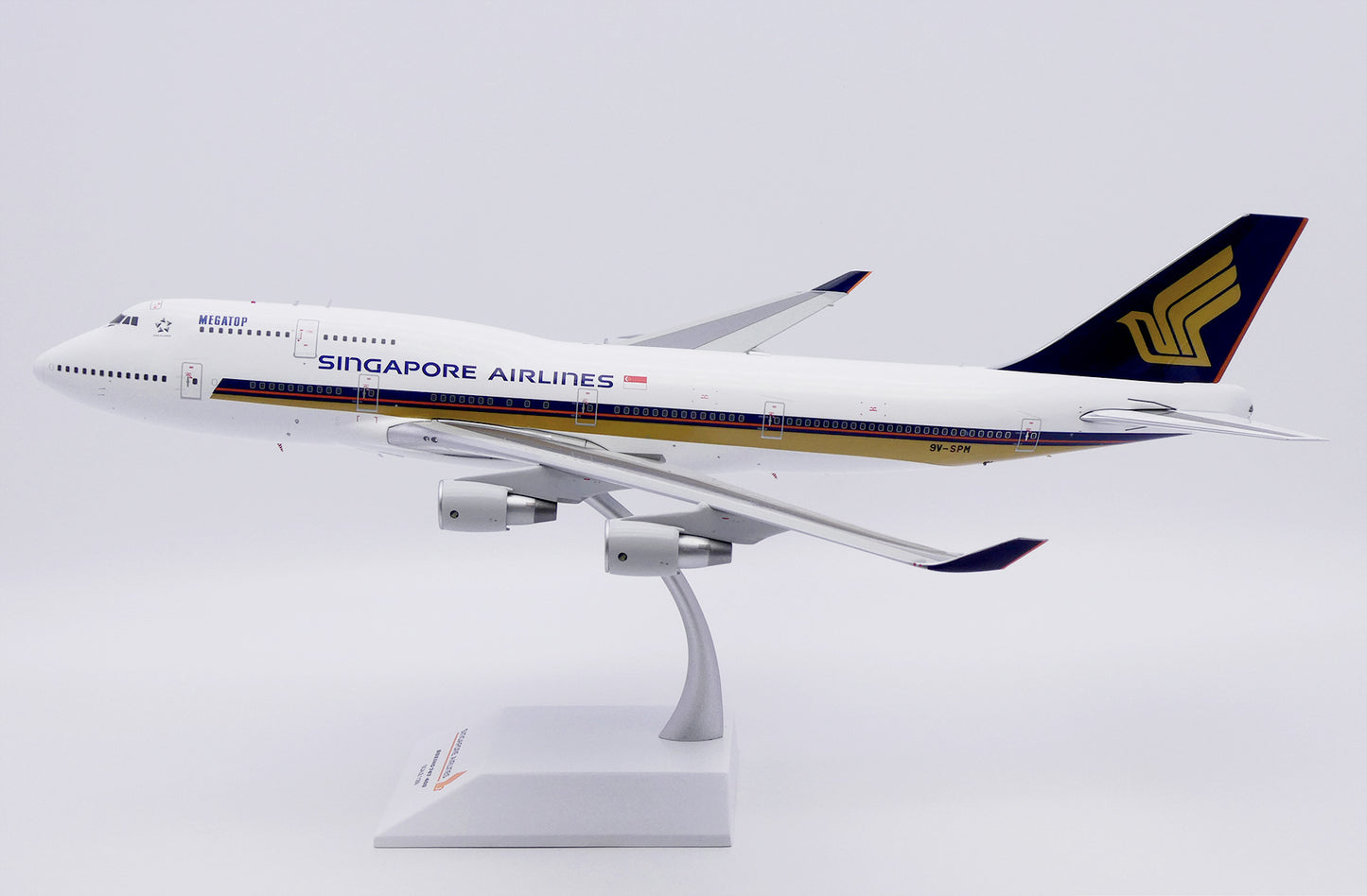 JC WINGS B747-400 SINGAPORE AIRLINES "MEGATOP" REG: 9V-SPM