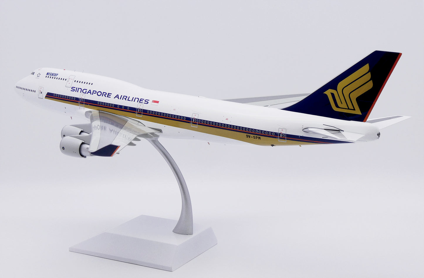 JC WINGS B747-400 SINGAPORE AIRLINES "MEGATOP" REG: 9V-SPM