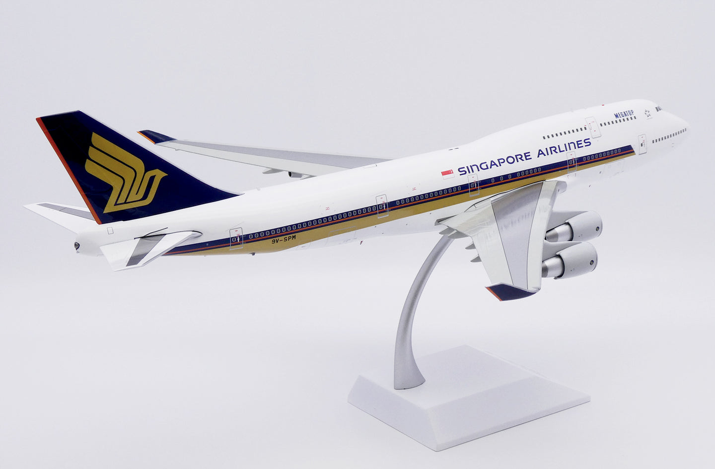 JC WINGS B747-400 SINGAPORE AIRLINES "MEGATOP" REG: 9V-SPM