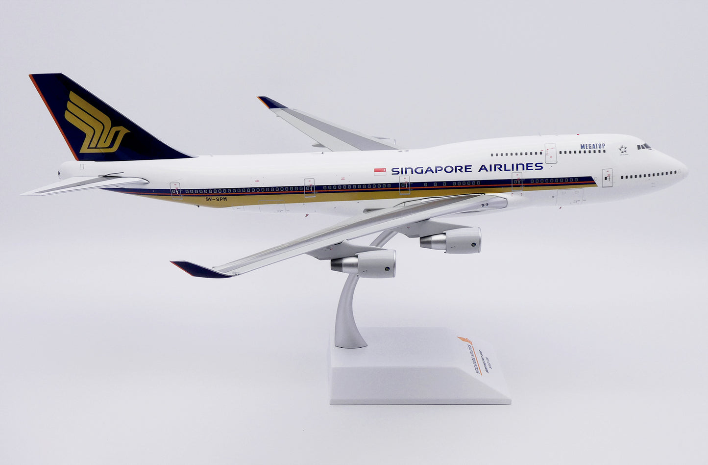 JC WINGS B747-400 SINGAPORE AIRLINES "MEGATOP" REG: 9V-SPM