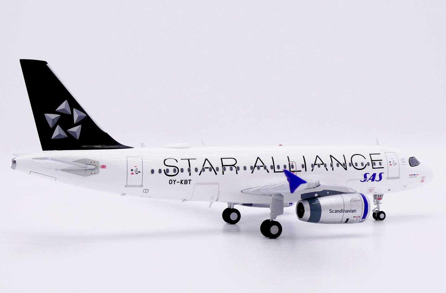 JC WINGS A319 SCANDINAVIAN AIRLINES (SAS) "STAR ALLIANCE" REG: OY-KBT