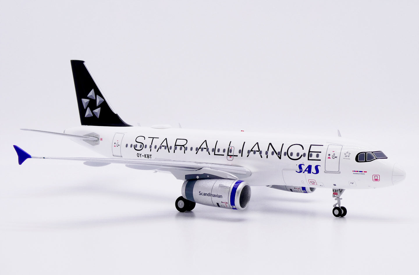 JC WINGS A319 SCANDINAVIAN AIRLINES (SAS) "STAR ALLIANCE" REG: OY-KBT