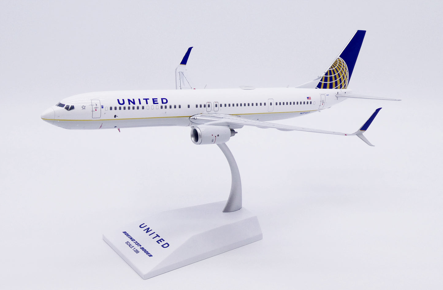 JC WINGS B737-900ER UNITED AIRLINES REG: N37437