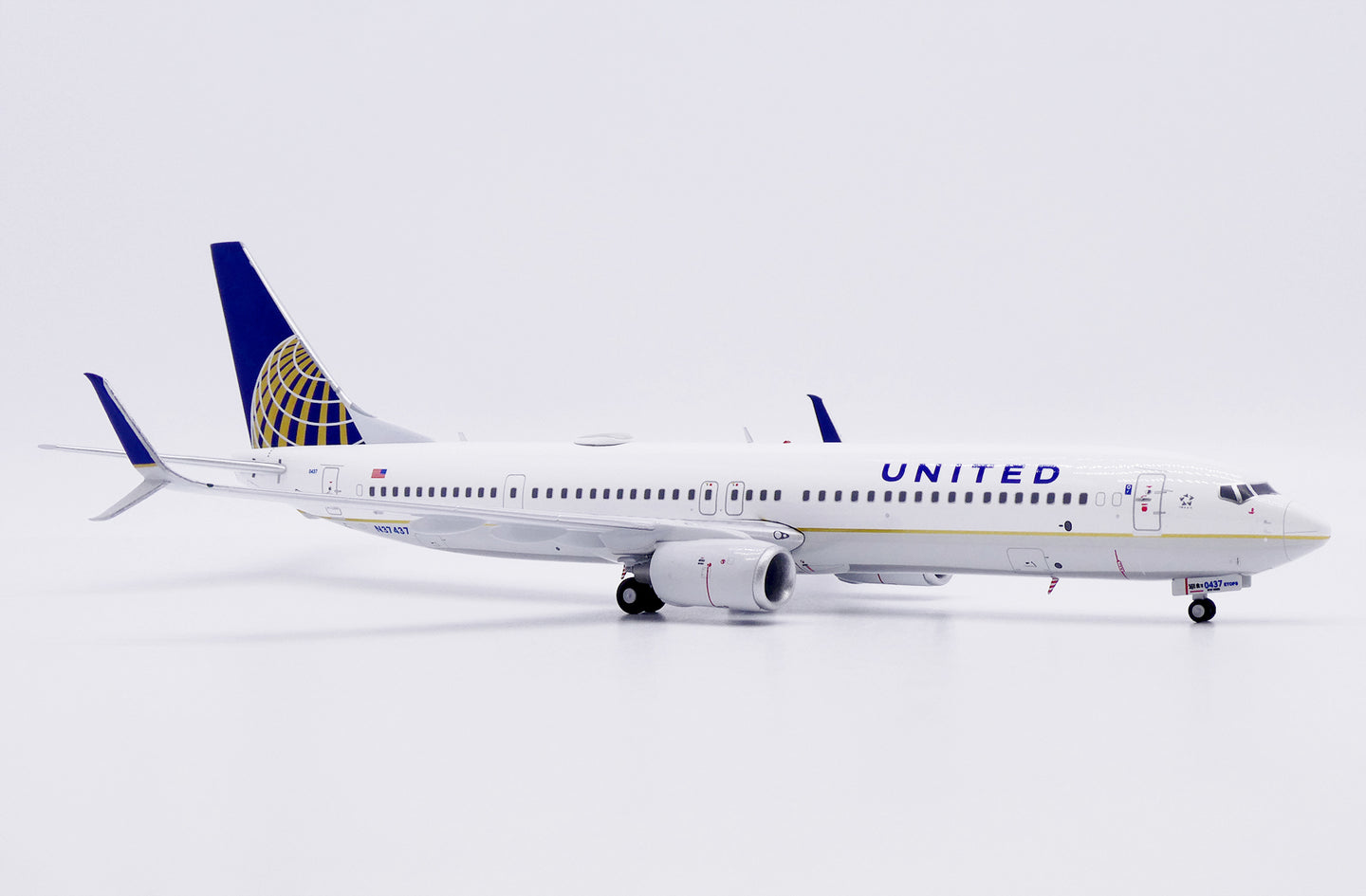 JC WINGS B737-900ER UNITED AIRLINES REG: N37437