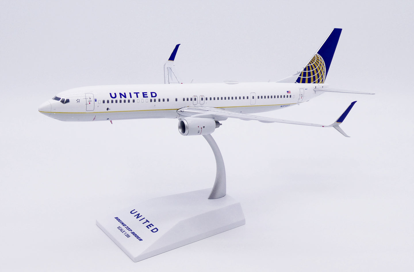 JC WINGS B737-900ER UNITED AIRLINES REG: N37437