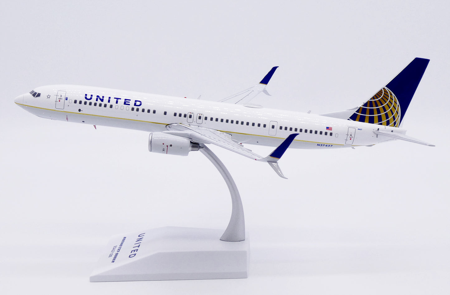 JC WINGS B737-900ER UNITED AIRLINES REG: N37437
