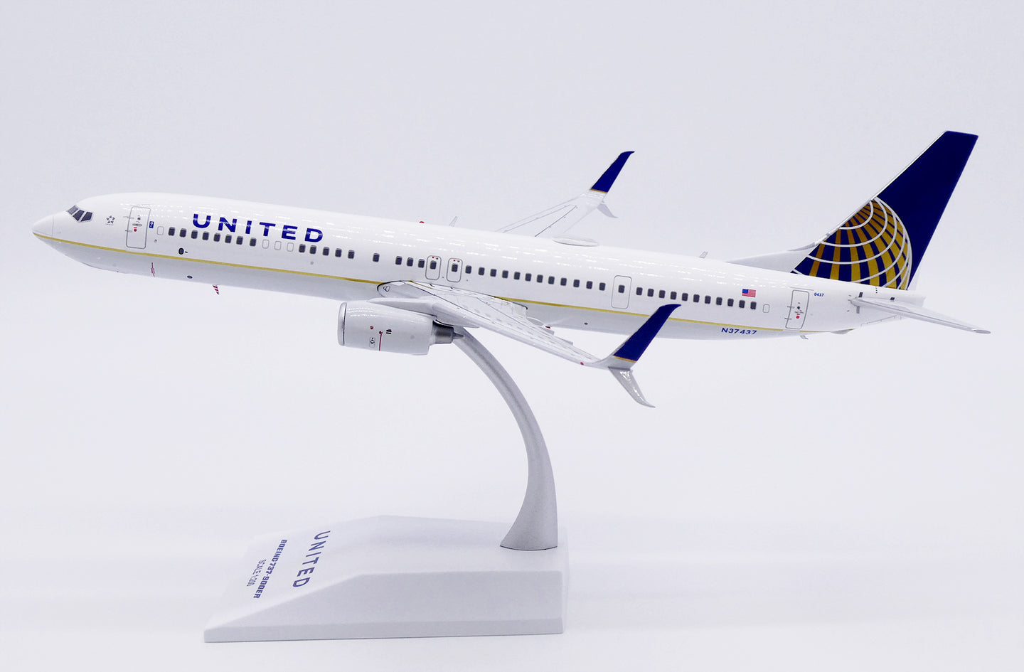 JC WINGS B737-900ER UNITED AIRLINES REG: N37437