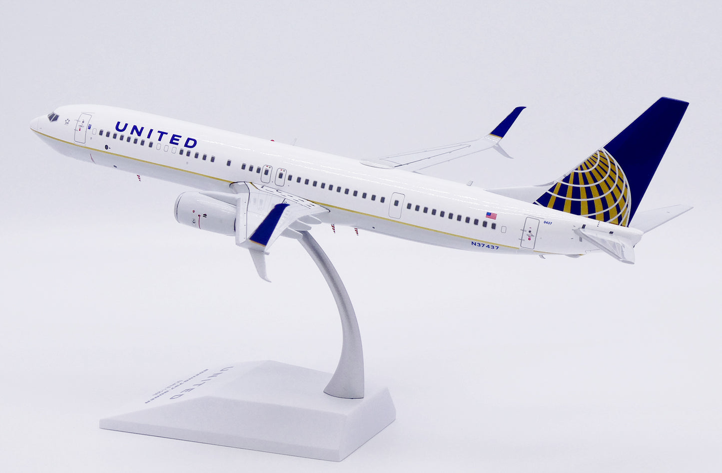JC WINGS B737-900ER UNITED AIRLINES REG: N37437