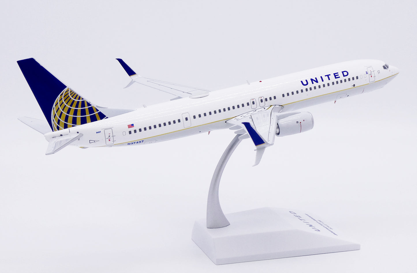 JC WINGS B737-900ER UNITED AIRLINES REG: N37437