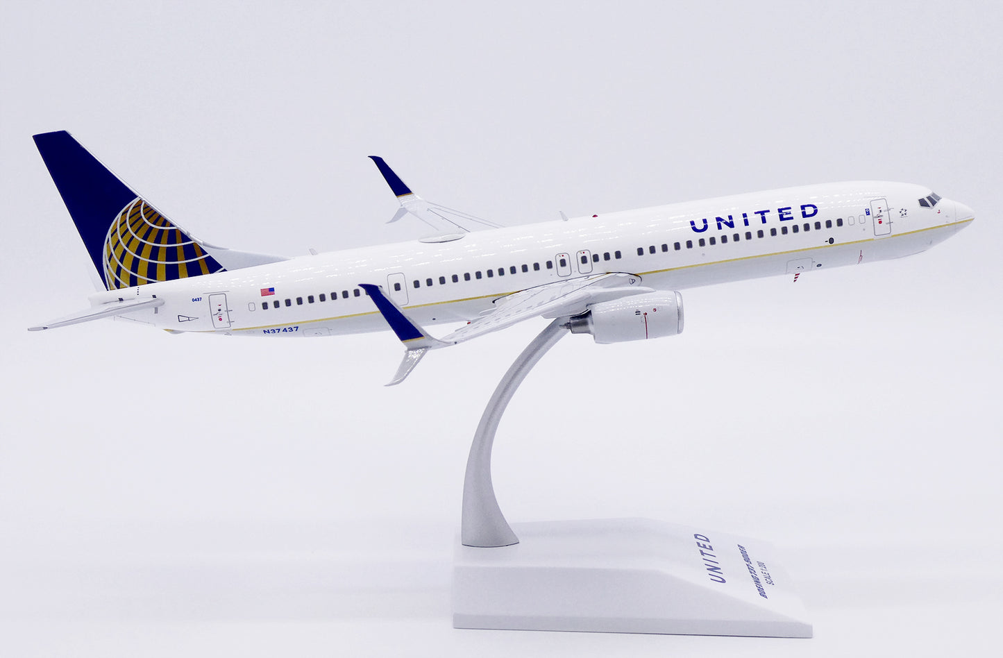 JC WINGS B737-900ER UNITED AIRLINES REG: N37437