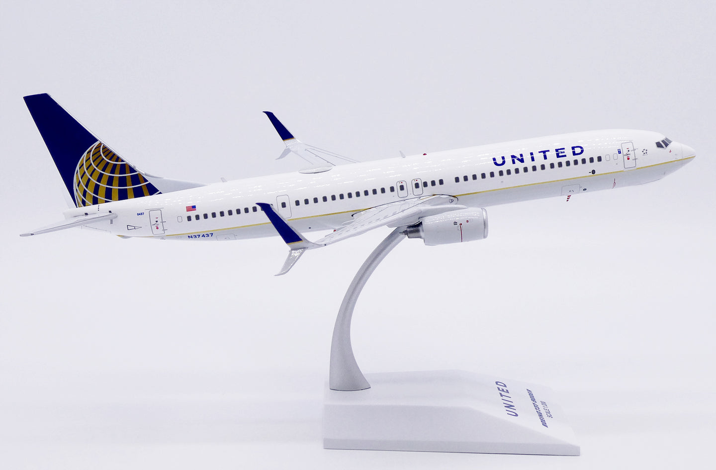 JC WINGS B737-900ER UNITED AIRLINES REG: N37437