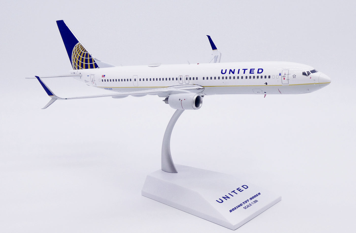 JC WINGS B737-900ER UNITED AIRLINES REG: N37437