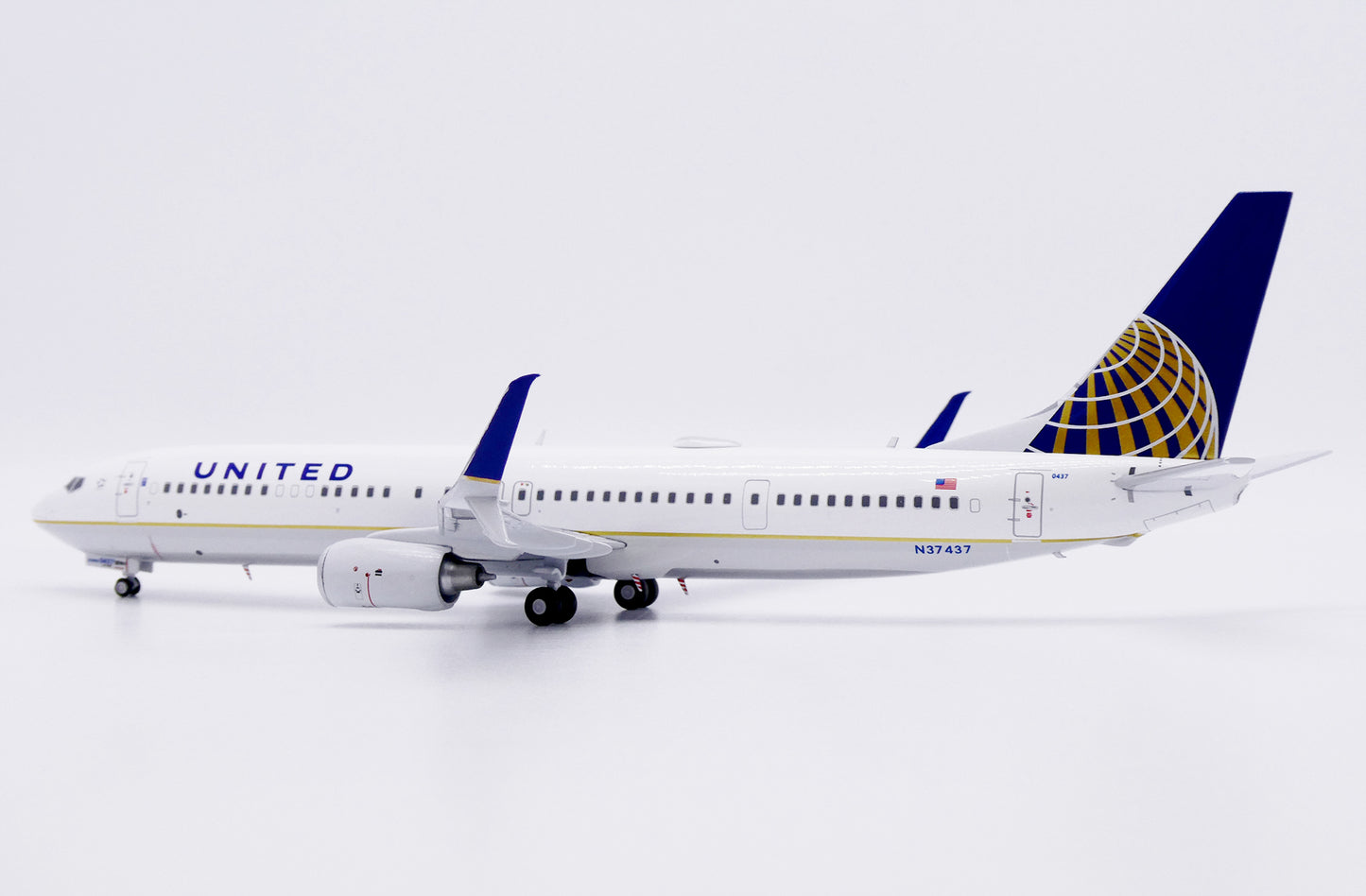 JC WINGS B737-900ER UNITED AIRLINES REG: N37437