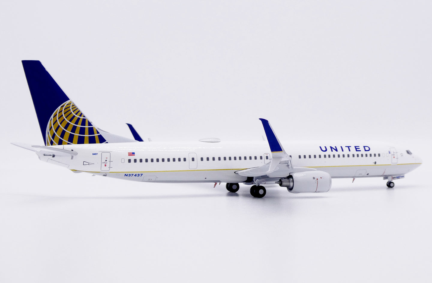 JC WINGS B737-900ER UNITED AIRLINES REG: N37437