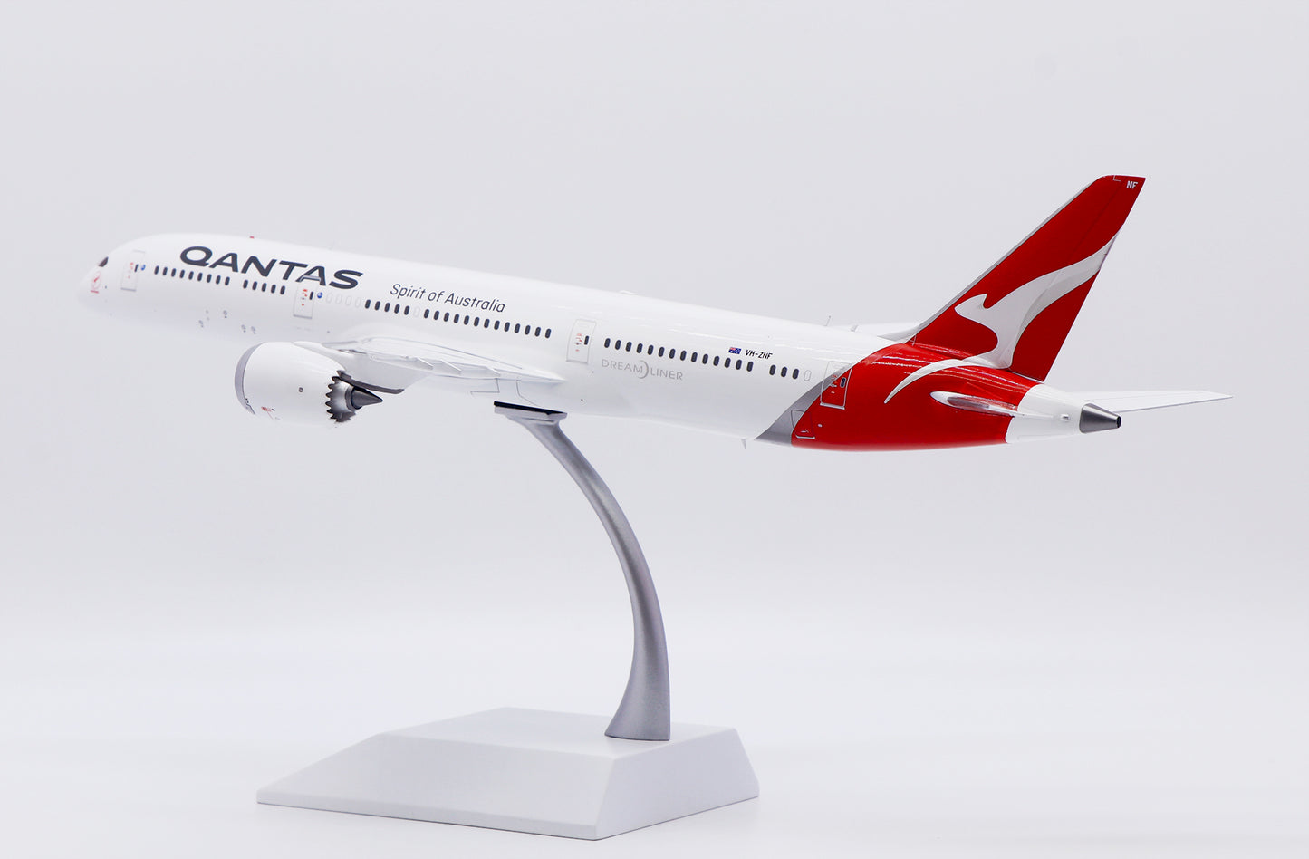 JC WINGS B787-9 DREAMLINER QANTAS "NEW COLOURS" REG: VH-ZNF