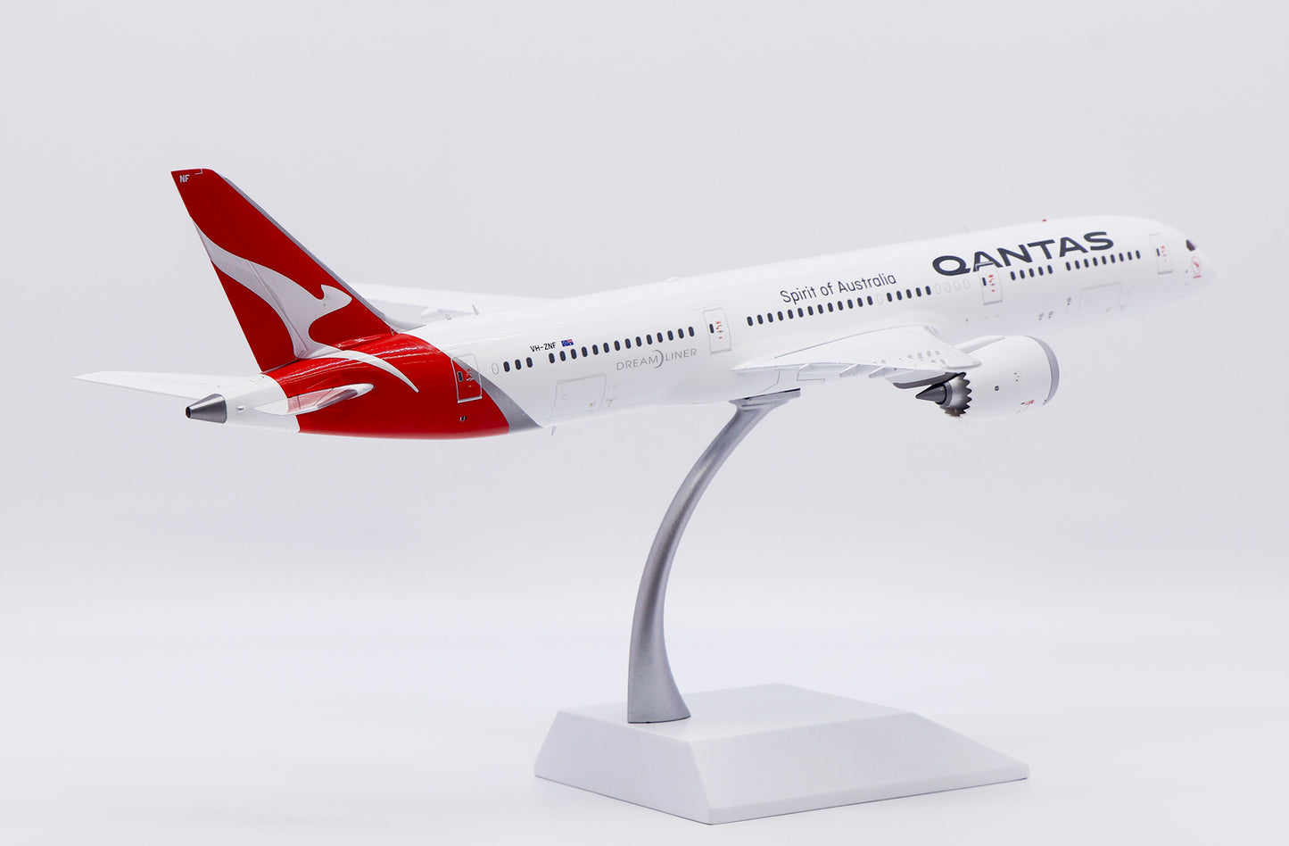 JC WINGS B787-9 DREAMLINER QANTAS "NEW COLOURS" REG: VH-ZNF