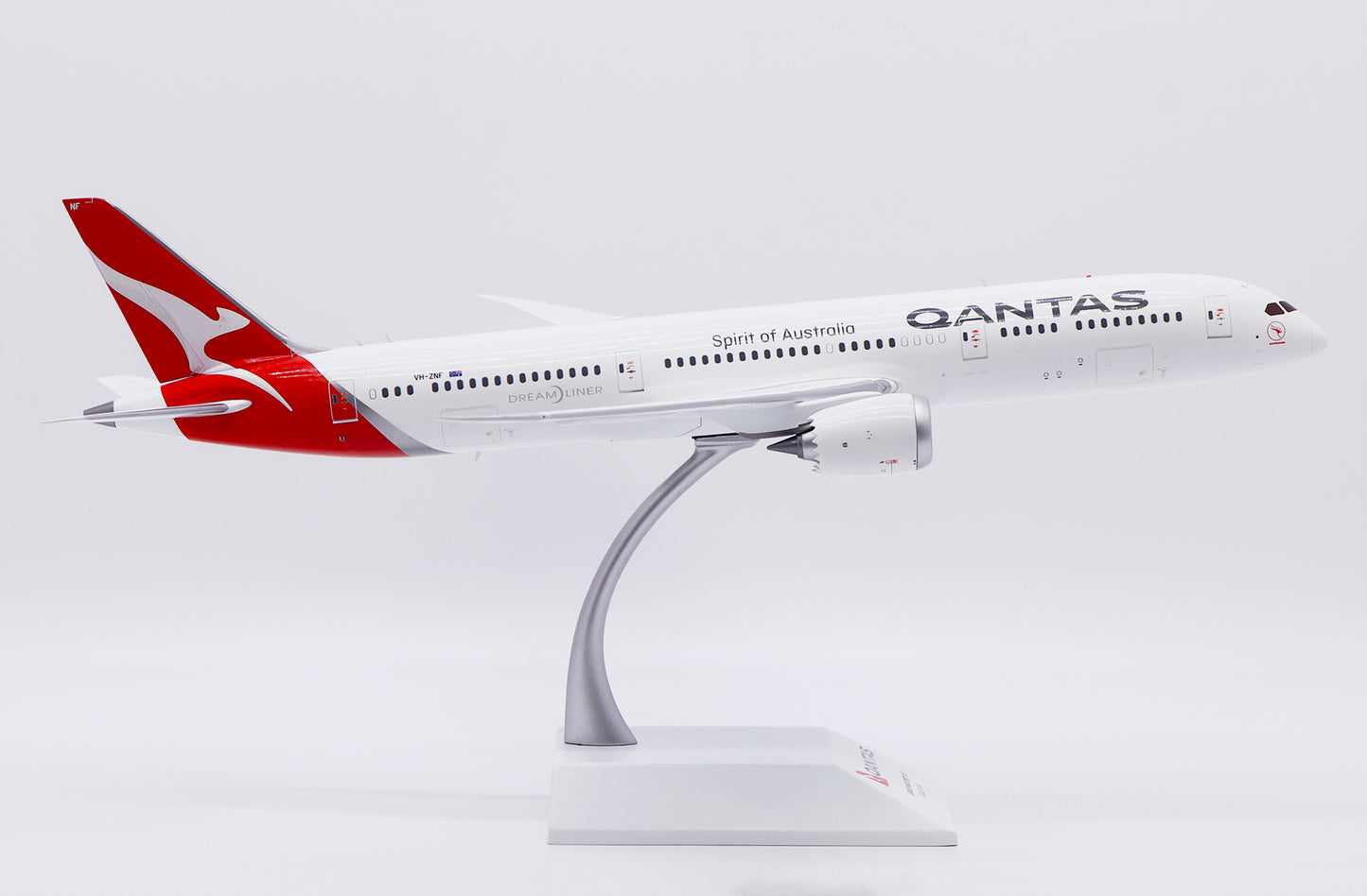 JC WINGS B787-9 DREAMLINER QANTAS "NEW COLOURS" REG: VH-ZNF